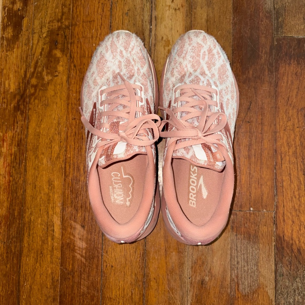 Brooks Ghost 14 Terra Coral Cloud Size 7.5